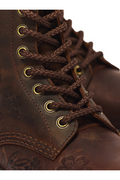 Dr. Martens 1460 Pascal Emboss Floral donkerbruin - detail van het leer en bloemreliëf