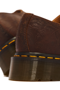 Dr. Martens 1461 Emboss Floral donkerbruin - detail van het leer en bloemreliëf