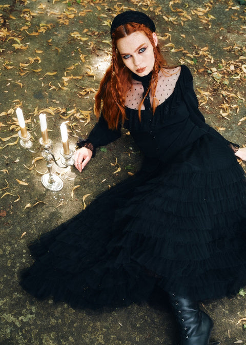 Hell Bunny Wisdom Tule Rok Zwart – campagnefoto 10