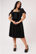 Hell Bunny Disenchanted Jurk Zwart - modelfoto voorkant