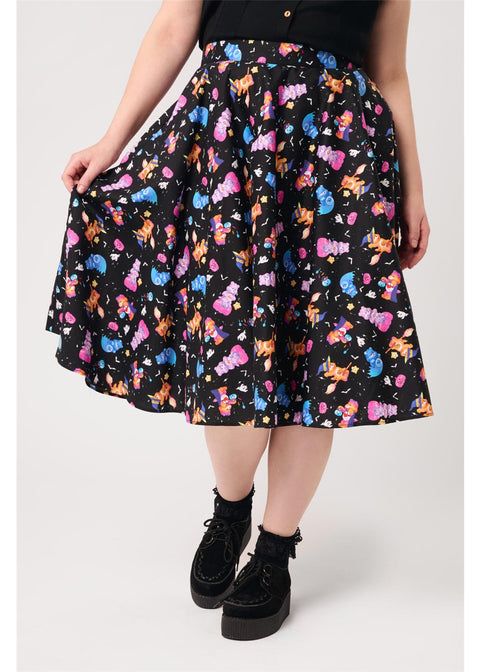 Hell Bunny x Care Bears Trick Or Sweet rok zwart - detail van de rok op model