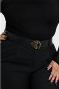 Killstar Mothshade – Detail van de motgesp op een curvy model